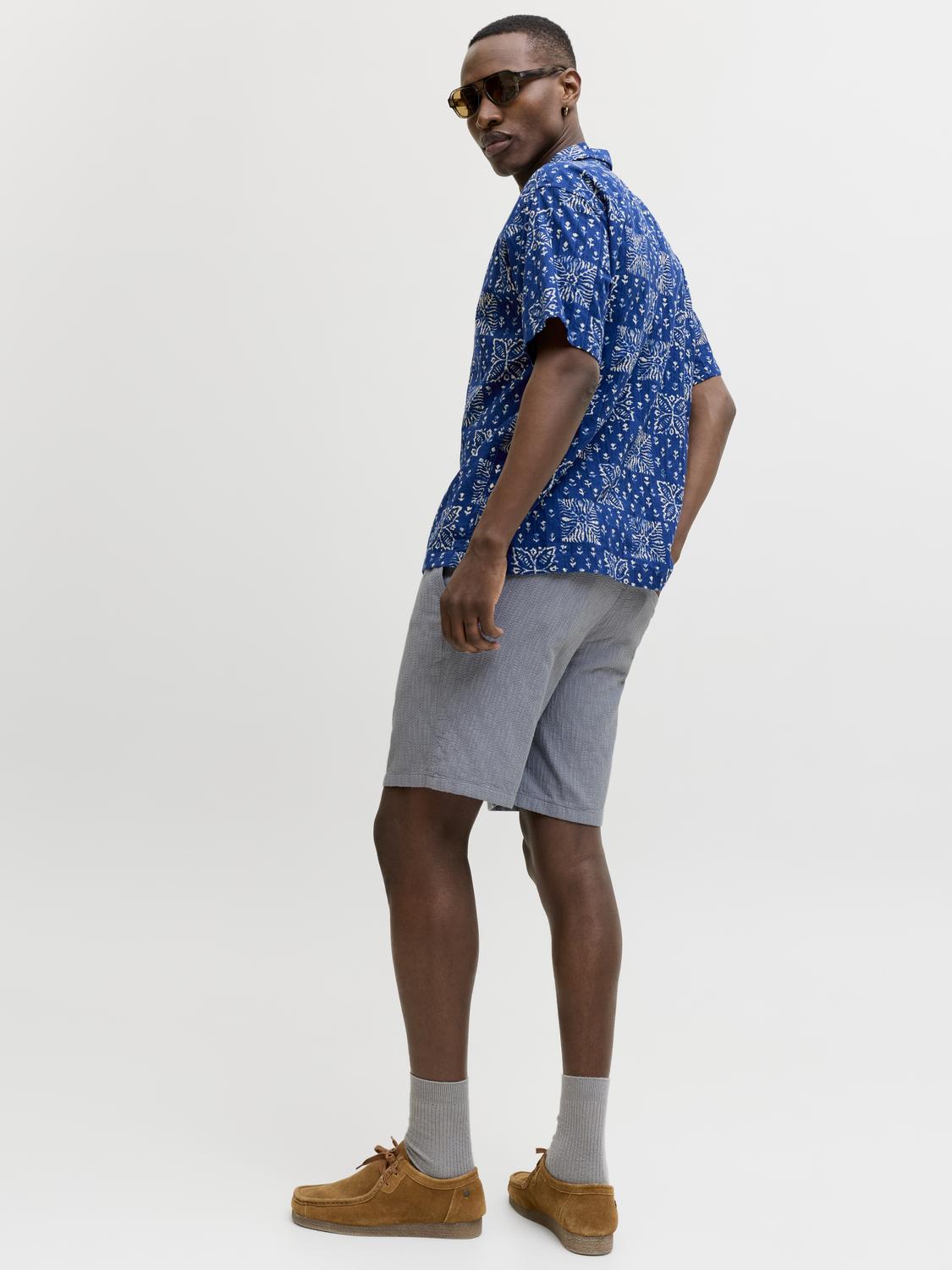 model_shot-creative